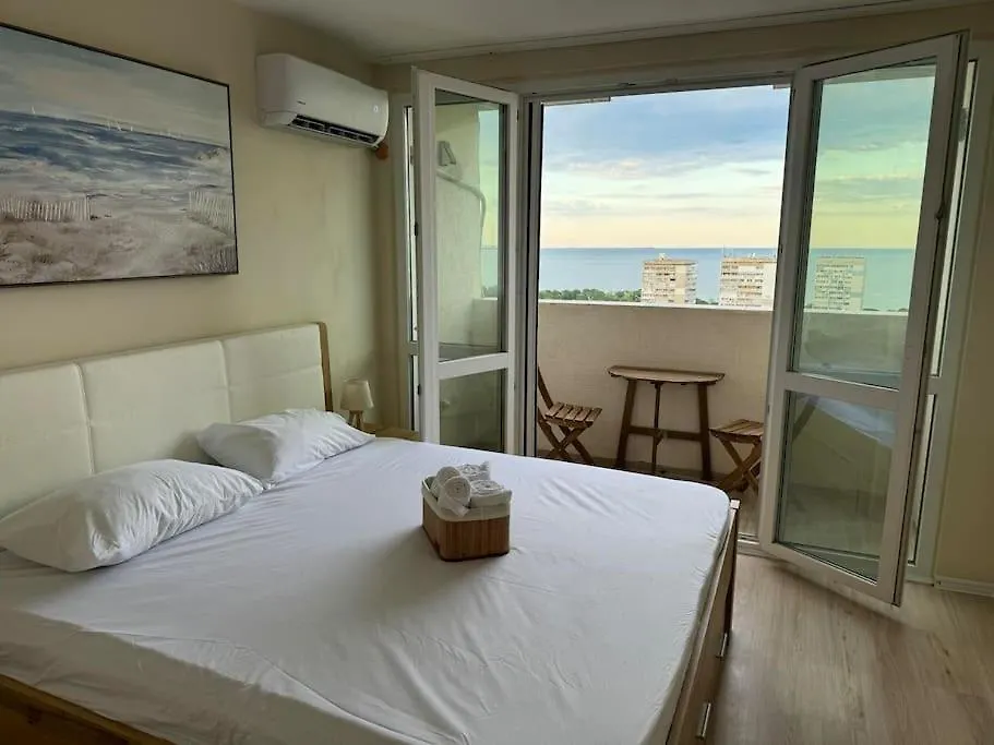 Апартамент Панорама Лазур Burgas Apartament